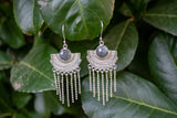 Boucles d'oreilles pendantes en labradorite gris brillant