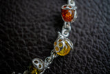 Bracelet avec ambres multicouleurs en forme de coccinelle