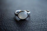 Bague avec labradorite blanche (pierre de lune arc-en-ciel)