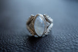 Bague avec labradorite blanche (pierre de lune arc-en-ciel)