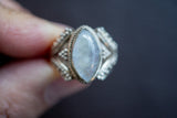 Bague avec labradorite blanche (pierre de lune arc-en-ciel)