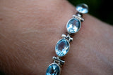 Bracelet avec topazes bleues en argent 925