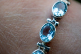 Bracelet avec topazes bleues en argent 925