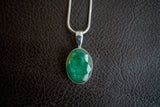 Pendentif avec émeraude ovale