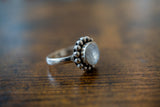 Bague avec labradorite blanche en argent 925