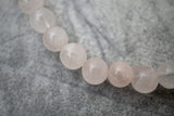 Collier en perles de quartz rose naturel – élégance douce et apaisante (0,8-1 cm)