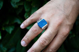 L’élégance du lapis-lazuli – Bague en argent massif ornée d’un oiseau délicat