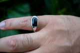 L’élégance de l’onyx – Bague en argent massif