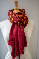 Bestickter Wollschal „Ari-Arbeit“