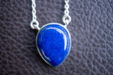 Collier avec lapis lazuli en forme de goutte