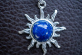 Pendentif avec lapis lazuli en forme de soleil (Grand)