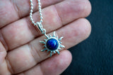 Pendentif avec lapis lazuli en forme de soleil (Moyen)