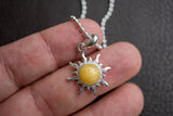 Pendentif Soleil en Ambre Jaune de la Mer Baltique (Moyen)