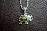 Pendentif Élégant en Forme d'Éléphant en Argent 925 avec Ambre vert (petit)