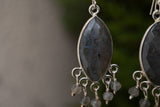 Boucles d'oreilles avec labradorites grises en argent 925