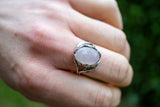 Bague en argent avec quartz rose et motif feuilles