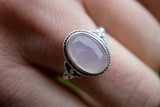 Bague en argent avec quartz rose ovale