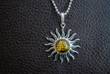 Pendentif Soleil en Ambre Vert de la Mer Baltique (Grand)