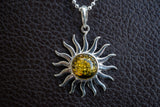 Pendentif Soleil en Ambre Vert de la Mer Baltique (Grand)