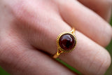Bague décorée d'ambre cerise