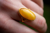 Grande bague ovale avec ambre jaune
