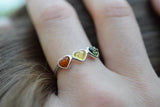 Bague avec ambres multicolores en forme de coeur