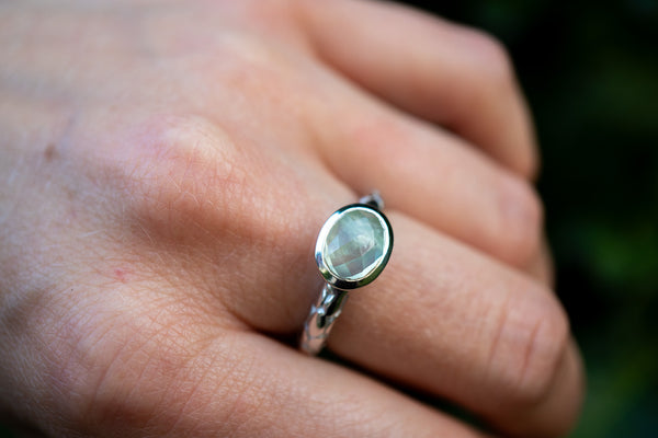 Petite bague avec prehnite