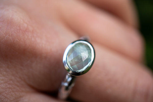 Petite bague avec prehnite