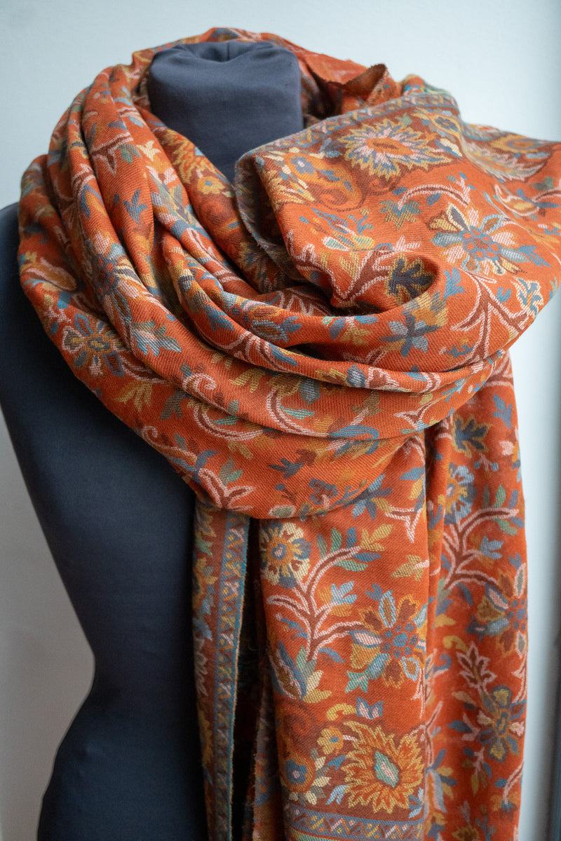 Handcrafted Kani Pashmina – Traditional patterns and refined weaving