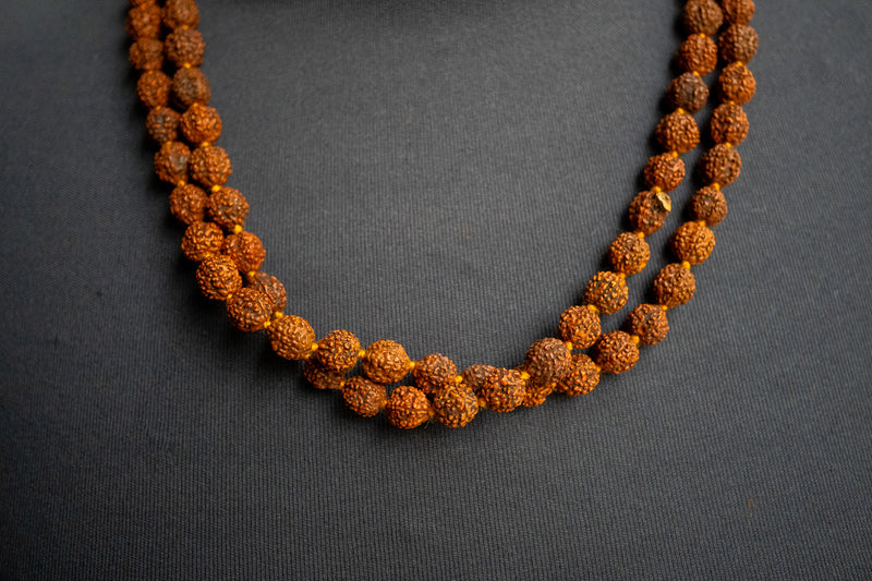 Collier Traditionnel Rudraksha en Perles Naturelles