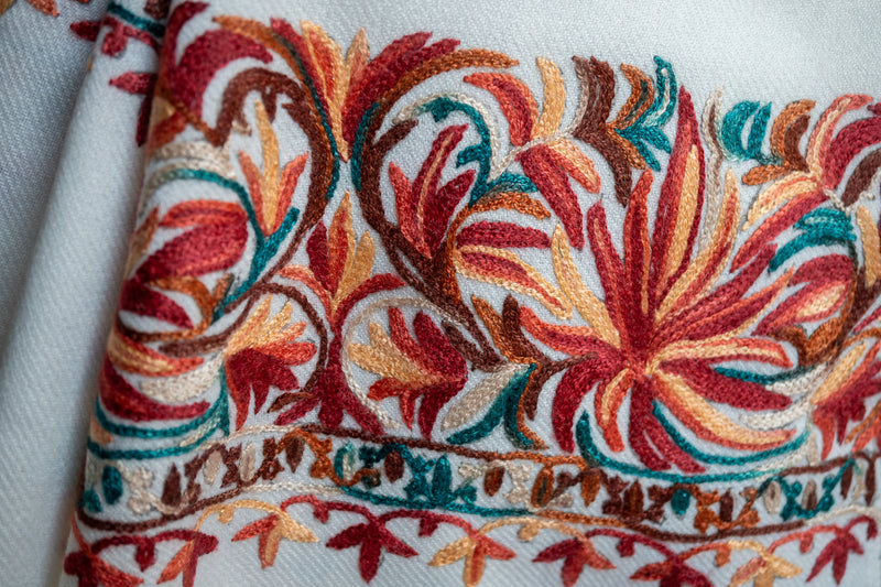 Écharpe en laine brodé