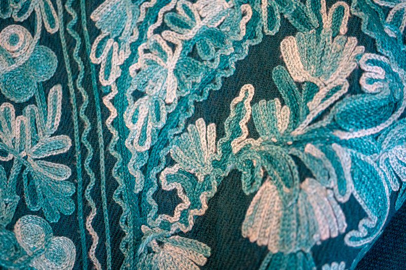 Châle en Laine Brodé « Ari work »