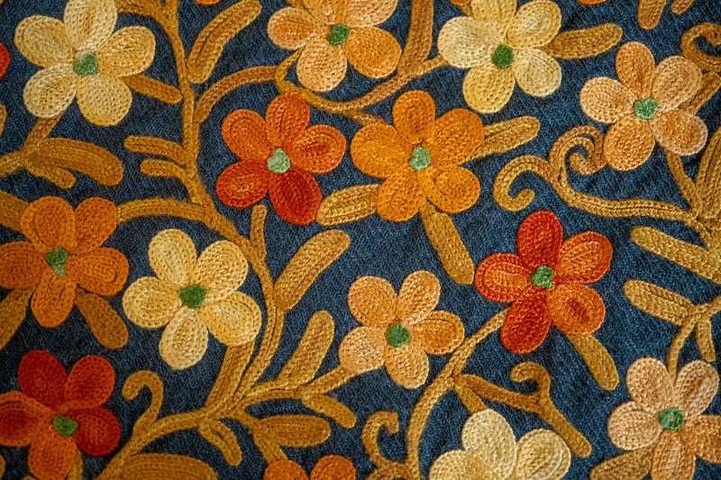 Châle en Laine Brodé « Ari work »