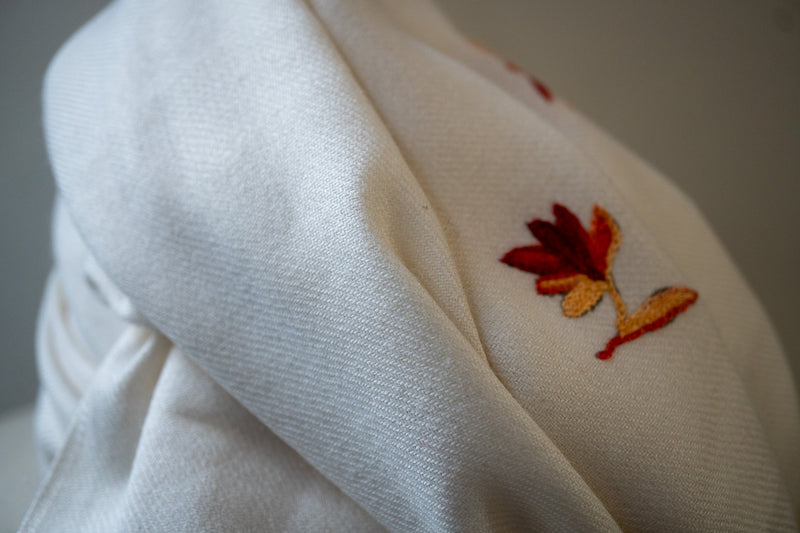 Écharpe en laine brodé