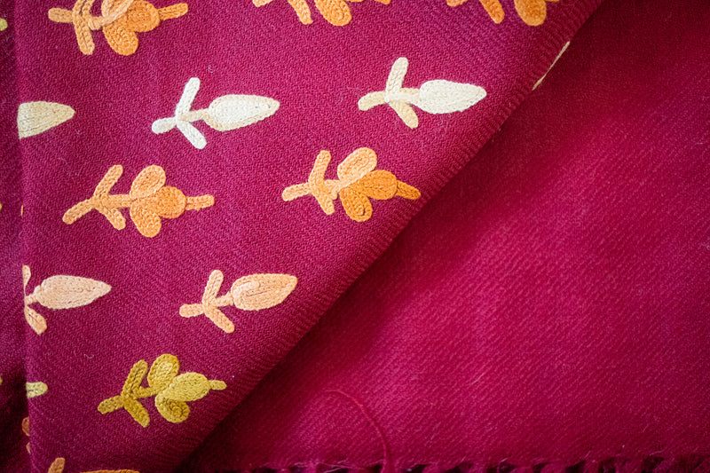 Châle en Laine Brodé « Ari work »