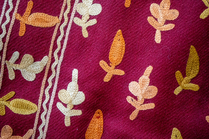 Châle en Laine Brodé « Ari work »