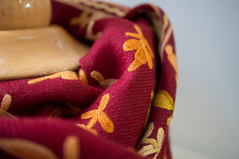 Châle en Laine Brodé « Ari work »