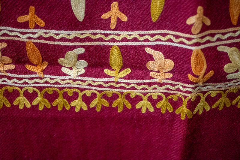 Châle en Laine Brodé « Ari work »