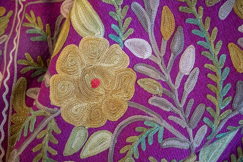 Châle en Laine Brodé « Ari work »