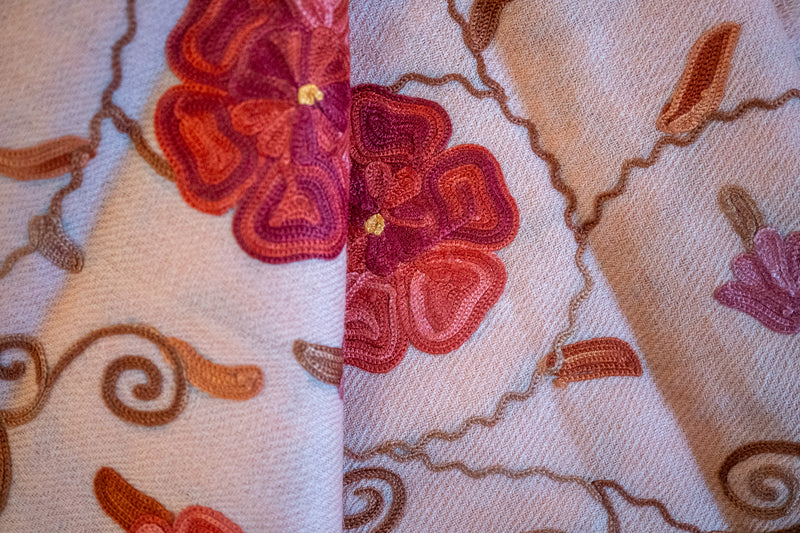 Châle en Laine Brodé « Ari work »