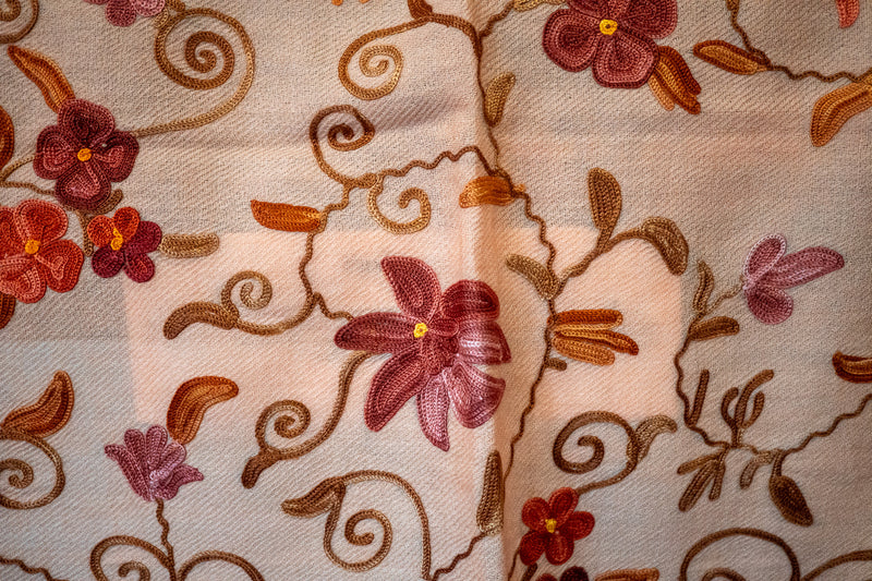 Châle en Laine Brodé « Ari work »