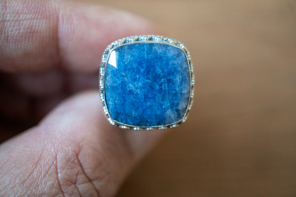 Bague en saphir naturel et argent 925