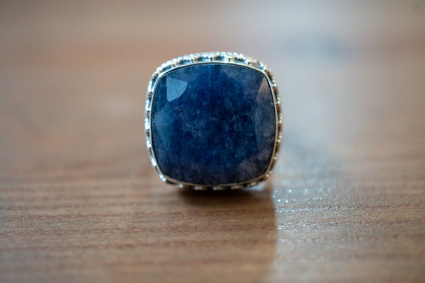 Bague en saphir naturel et argent 925