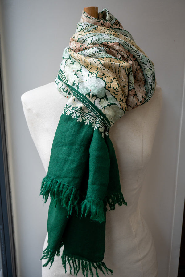 Châle en Laine Brodé « Ari work »