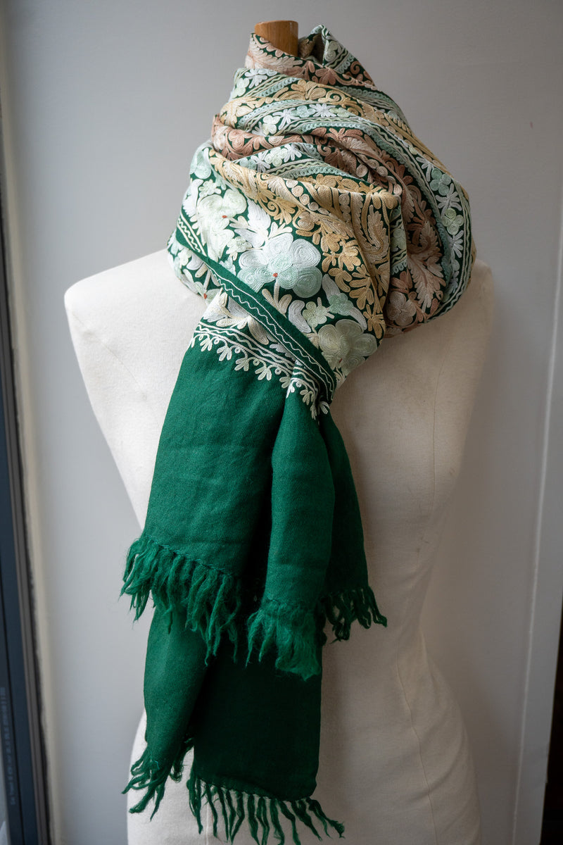 Châle en Laine Brodé « Ari work »