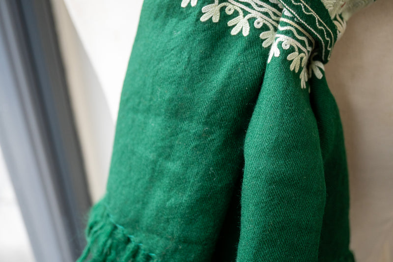 Châle en Laine Brodé « Ari work »