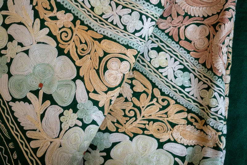 Châle en Laine Brodé « Ari work »