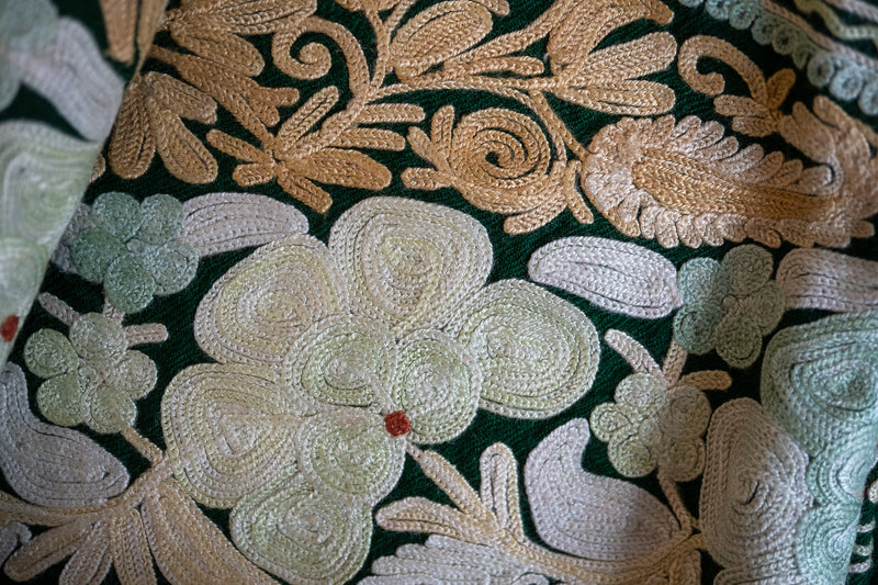 Châle en Laine Brodé « Ari work »