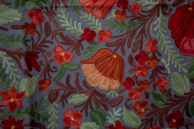 Bestickter Wollschal „Ari-Arbeit“ 