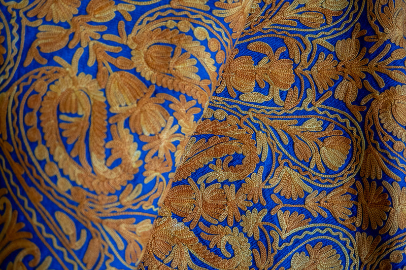 Bestickter Wollschal „Ari-Arbeit“ 